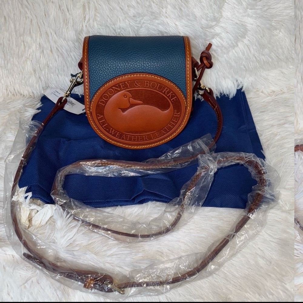 Dooney & Bourke NWT All Weather-Leather in the color jeans with British tan trim